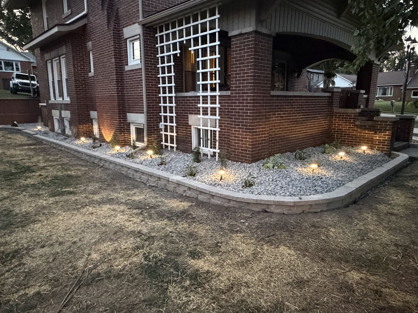 Foundation landscape bed with low-voltage lighting